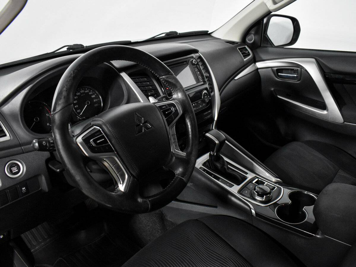 Mitsubishi Pajero Sport с пробегом — 2018 год. Фото: #7