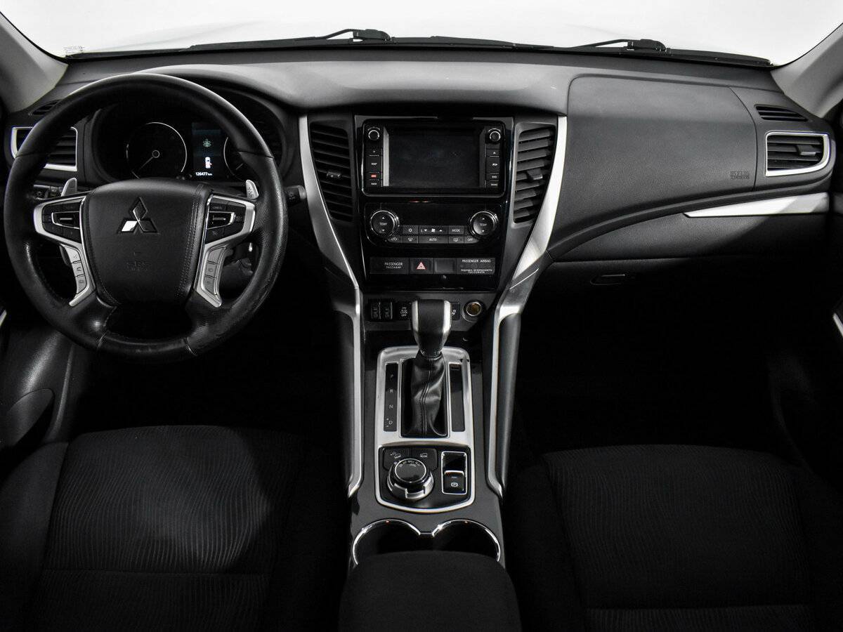 Mitsubishi Pajero Sport с пробегом — 2018 год. Фото: #13