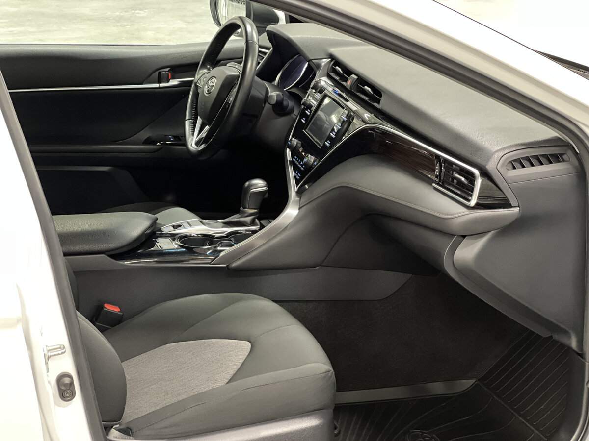 Toyota Camry с пробегом — 2021 год. Фото: #10