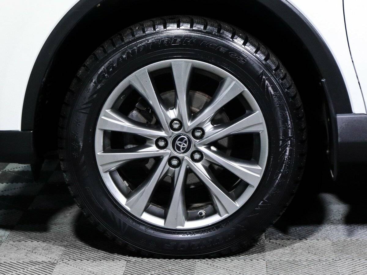 Toyota RAV4 с пробегом — 2017 год. Фото: #14