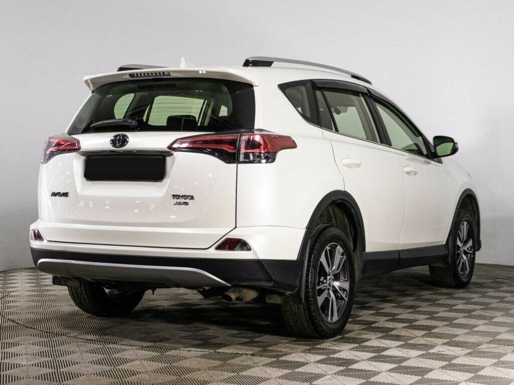 Toyota RAV4 с пробегом — 2016 год. Фото: #3