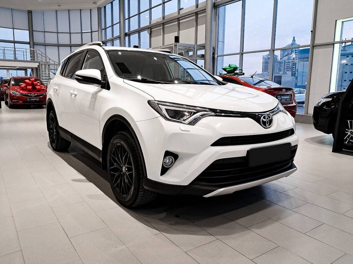 Toyota RAV4 с пробегом — 2016 год. Фото: #2
