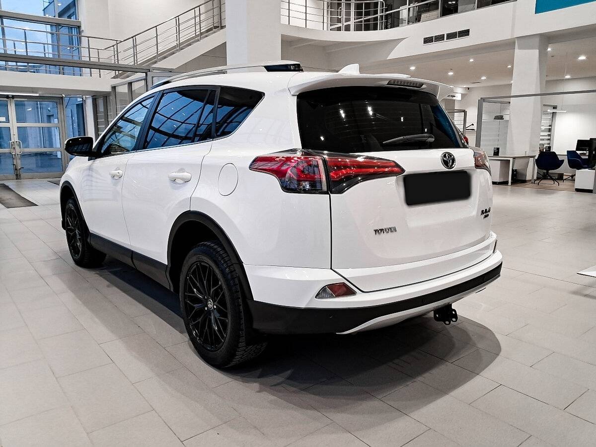 Toyota RAV4 с пробегом — 2016 год. Фото: #6