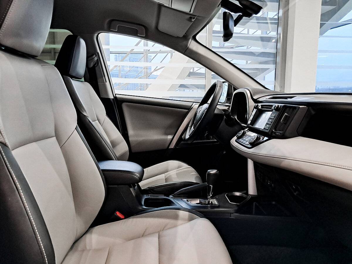 Toyota RAV4 с пробегом — 2016 год. Фото: #10