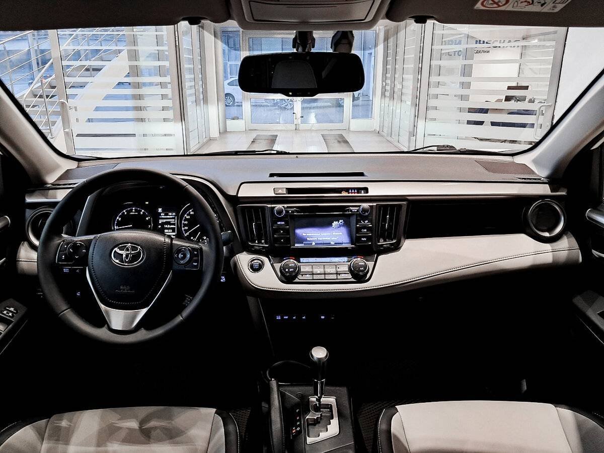 Toyota RAV4 с пробегом — 2016 год. Фото: #13