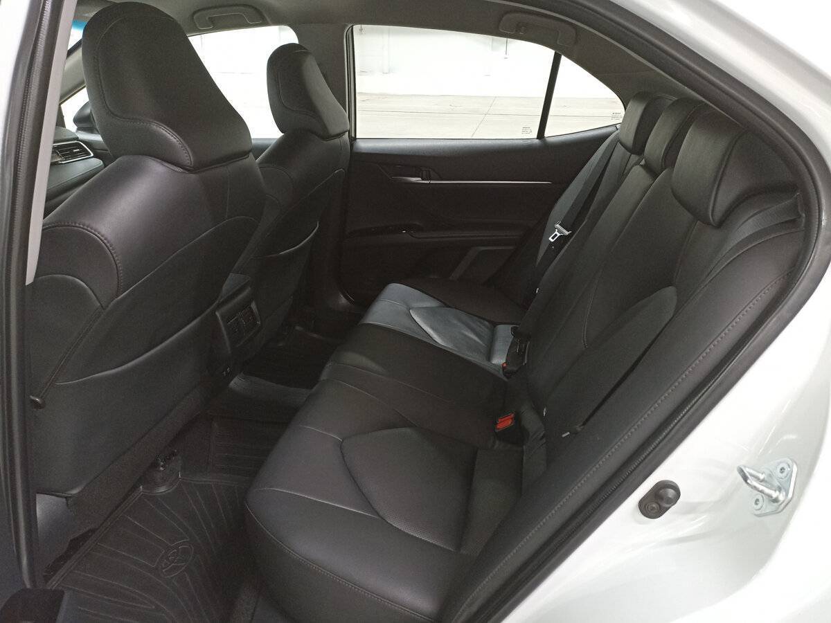 Toyota Camry с пробегом — 2019 год. Фото: #11
