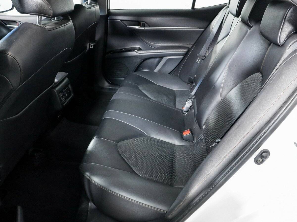 Toyota Camry с пробегом — 2020 год. Фото: #6