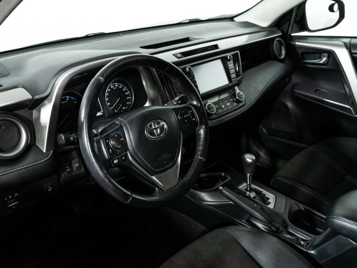 Toyota RAV4 с пробегом — 2018 год. Фото: #10