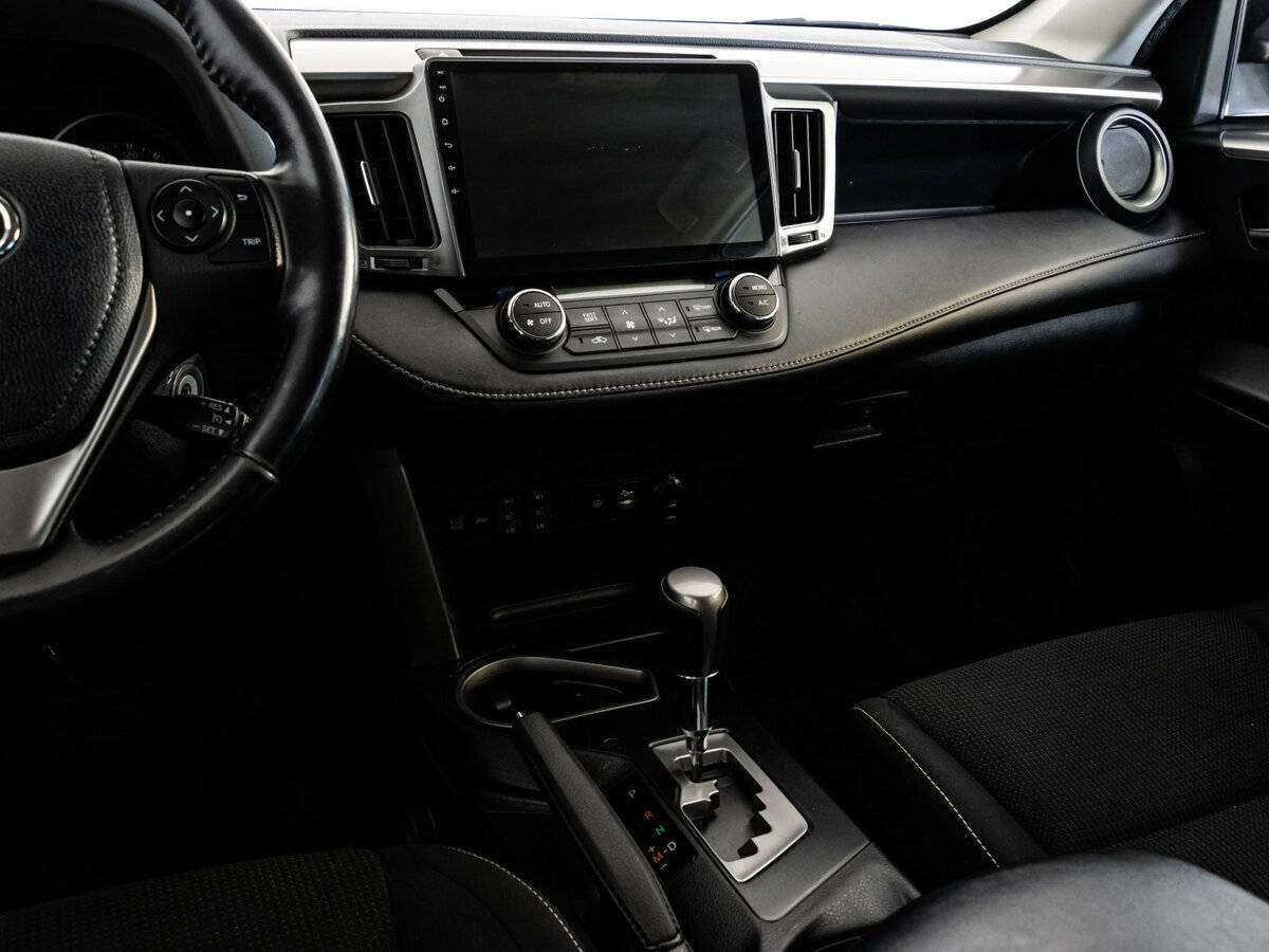 Toyota RAV4 с пробегом — 2017 год. Фото: #9