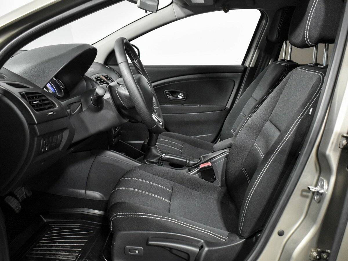 Renault Fluence с пробегом — 2013 год. Фото: #8