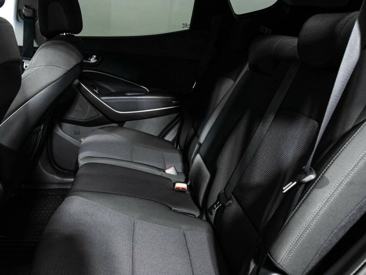Hyundai Santa Fe с пробегом — 2018 год. Фото: #9