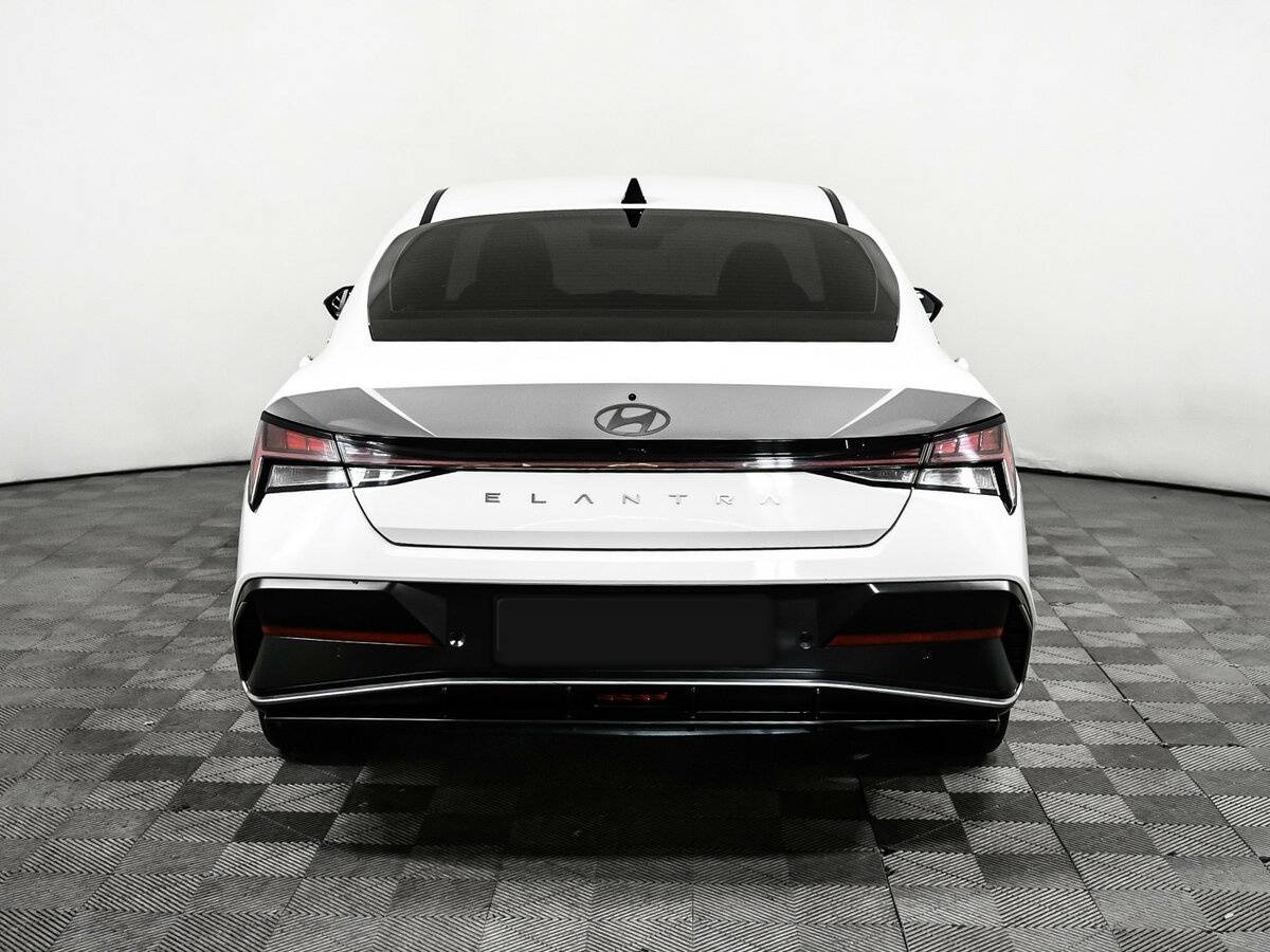 Hyundai Elantra с пробегом — 2023 год. Фото: #5