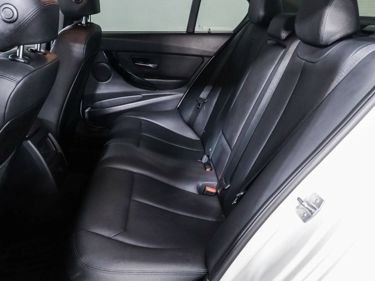 BMW 3 серии с пробегом — 2013 год. Фото: #9