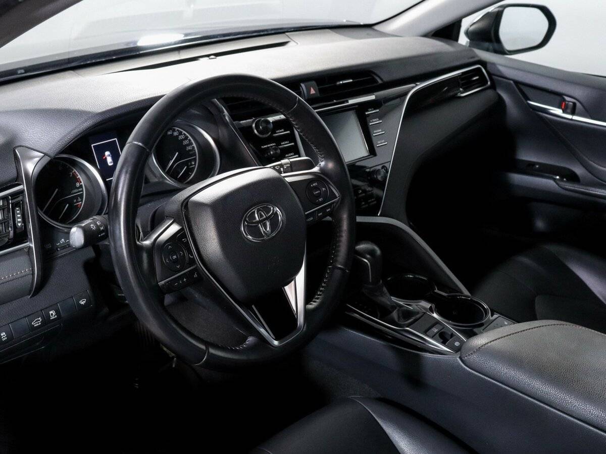 Toyota Camry с пробегом — 2019 год. Фото: #11