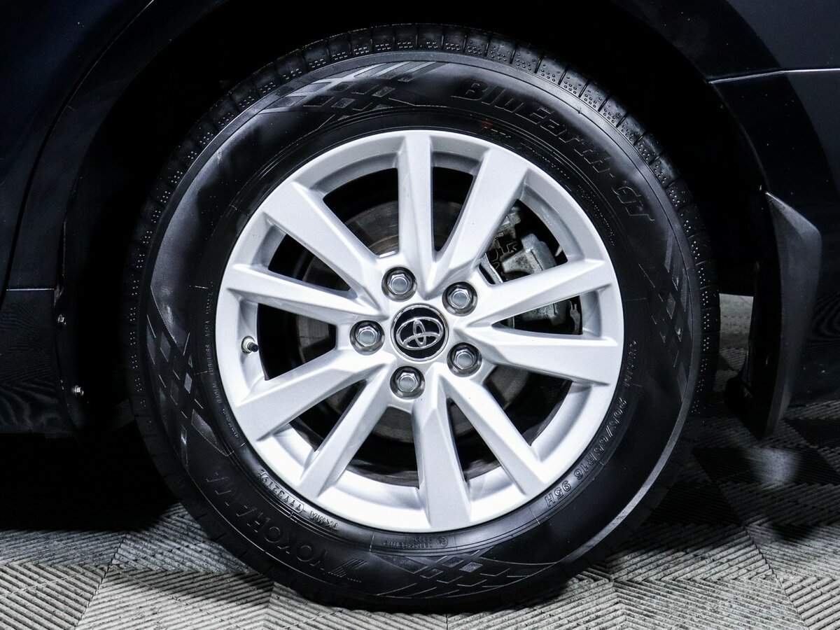 Toyota Camry с пробегом — 2019 год. Фото: #12