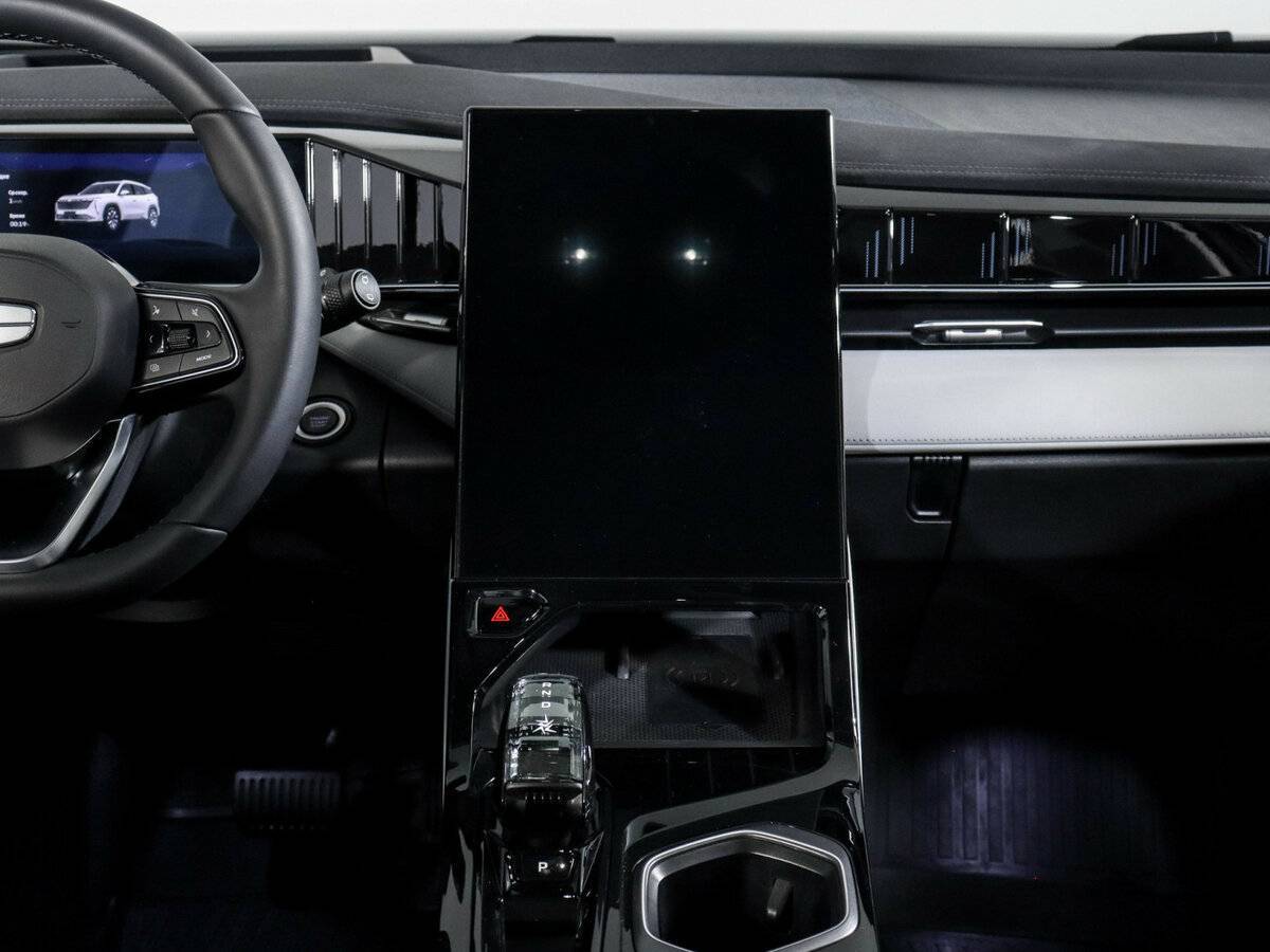 Geely Atlas с пробегом — 2024 год. Фото: #12