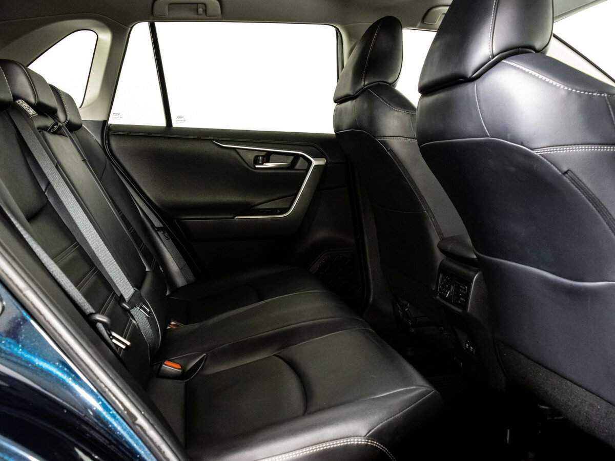 Toyota RAV4 с пробегом — 2020 год. Фото: #13