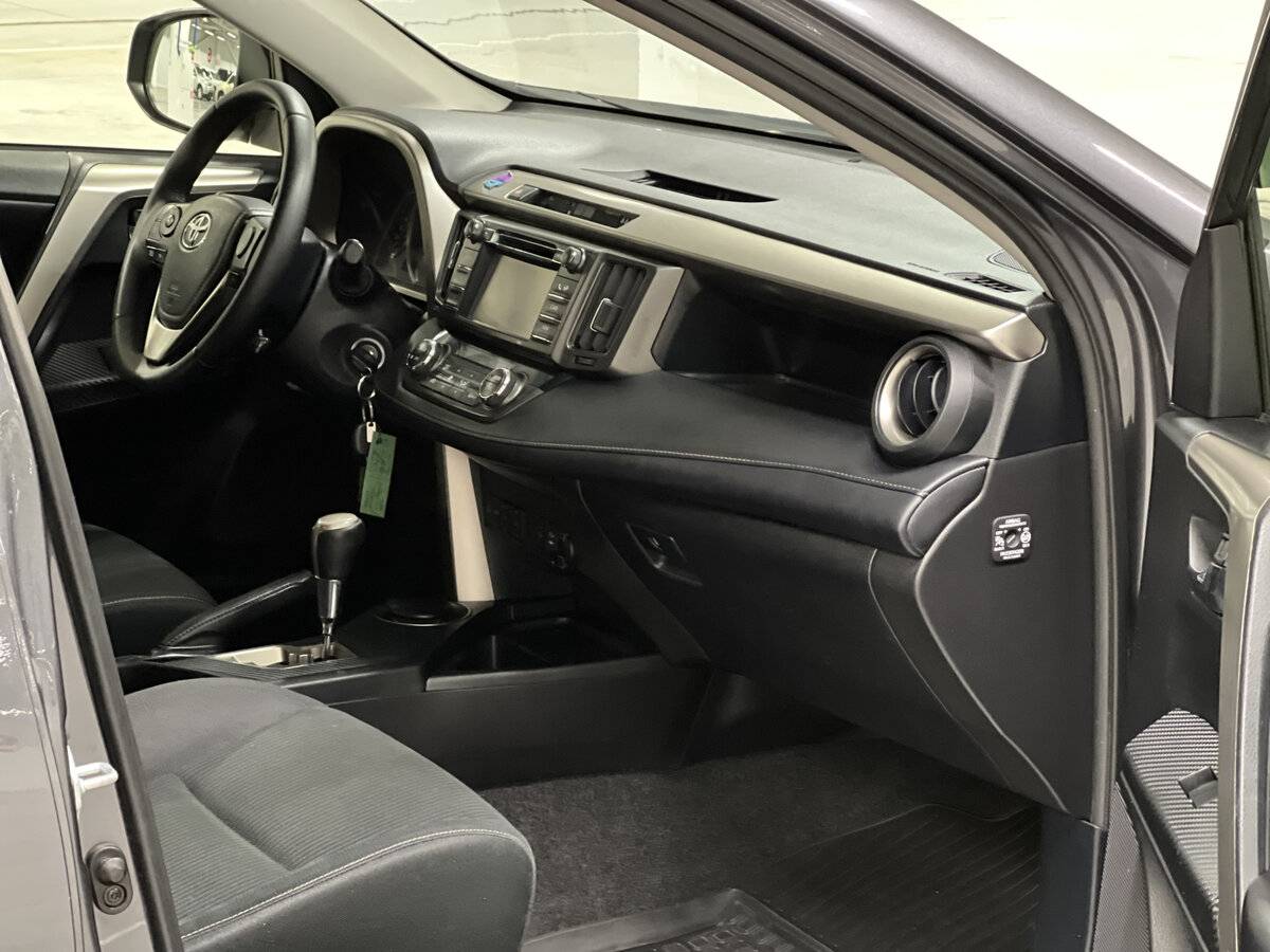 Toyota RAV4 с пробегом — 2013 год. Фото: #10