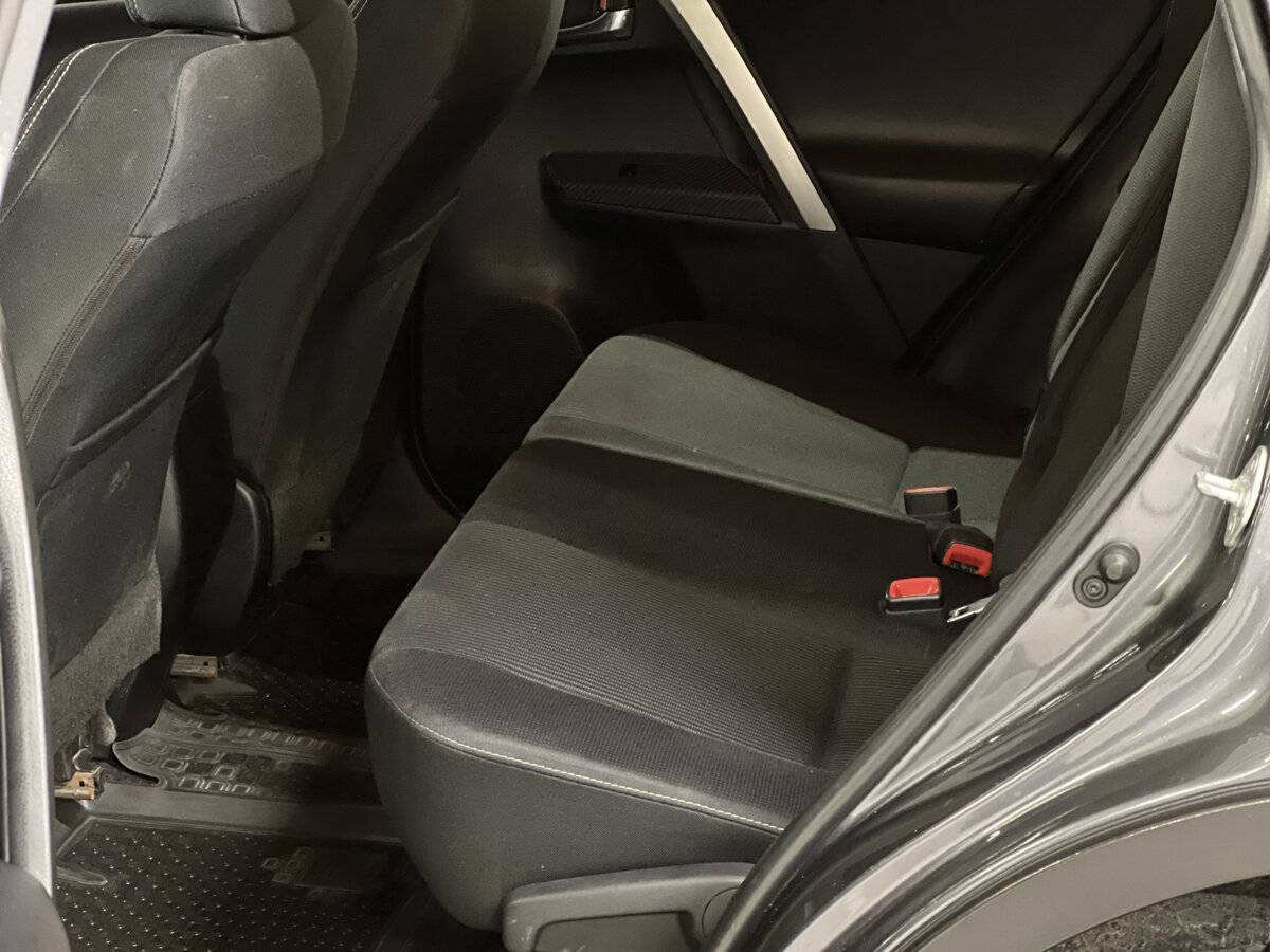 Toyota RAV4 с пробегом — 2013 год. Фото: #11