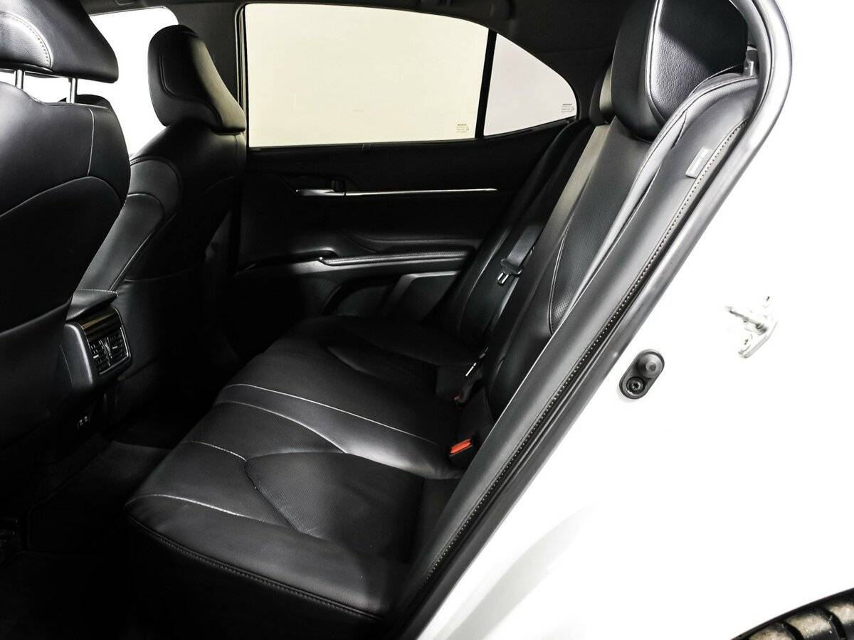 Toyota Camry с пробегом — 2019 год. Фото: #12