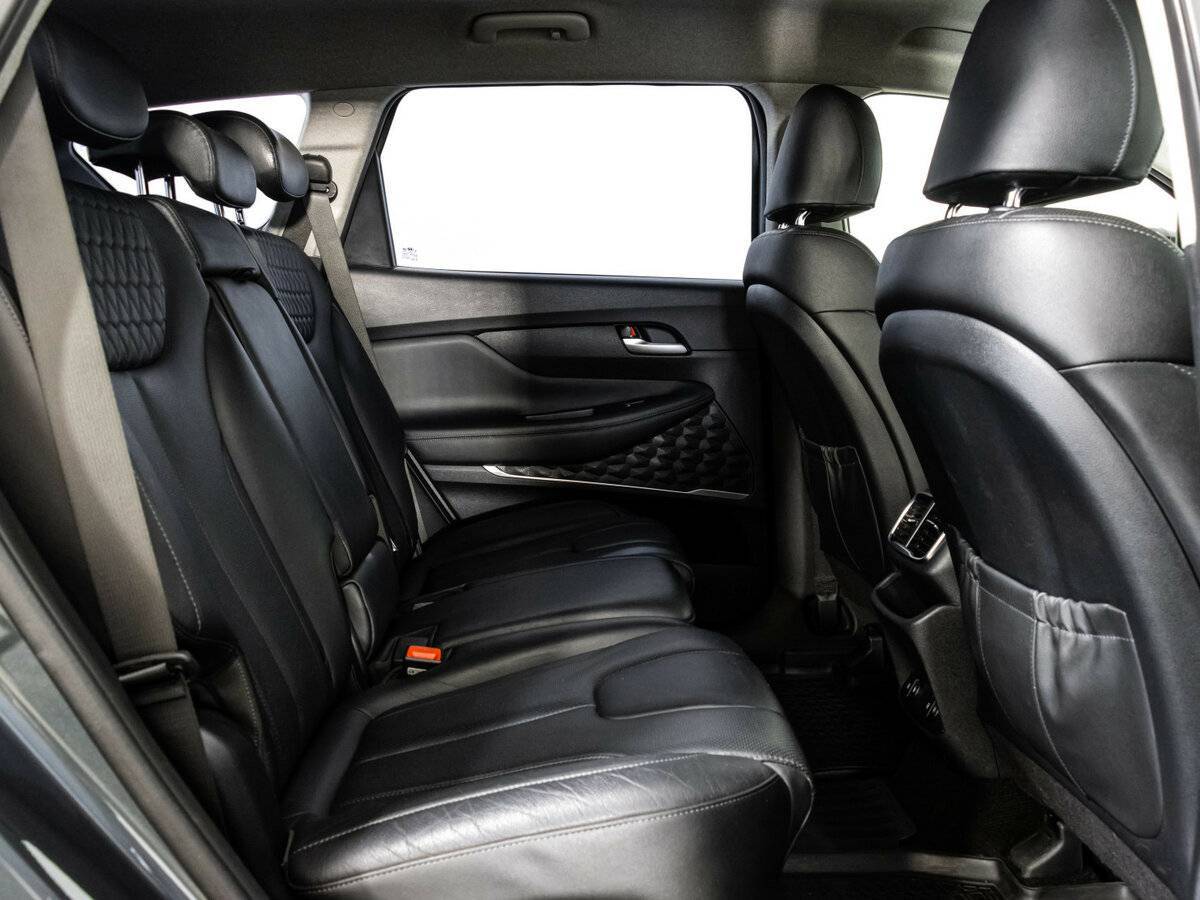 Hyundai Santa Fe с пробегом — 2018 год. Фото: #14