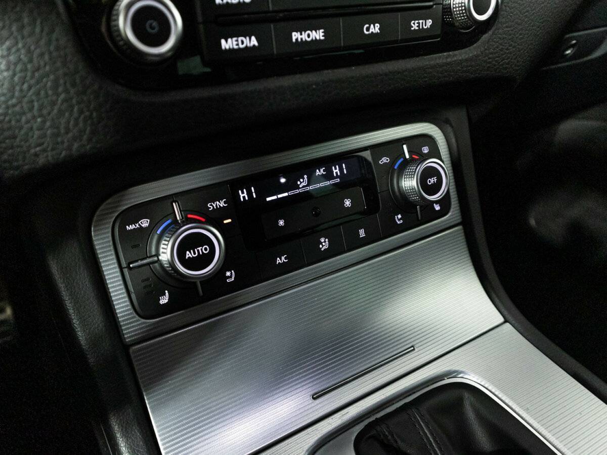 Volkswagen Touareg с пробегом — 2016 год. Фото: #18