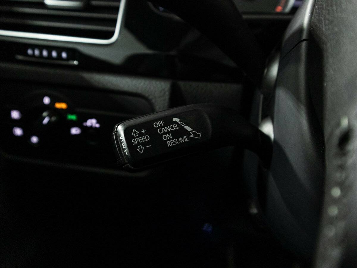 Volkswagen Touareg с пробегом — 2016 год. Фото: #20