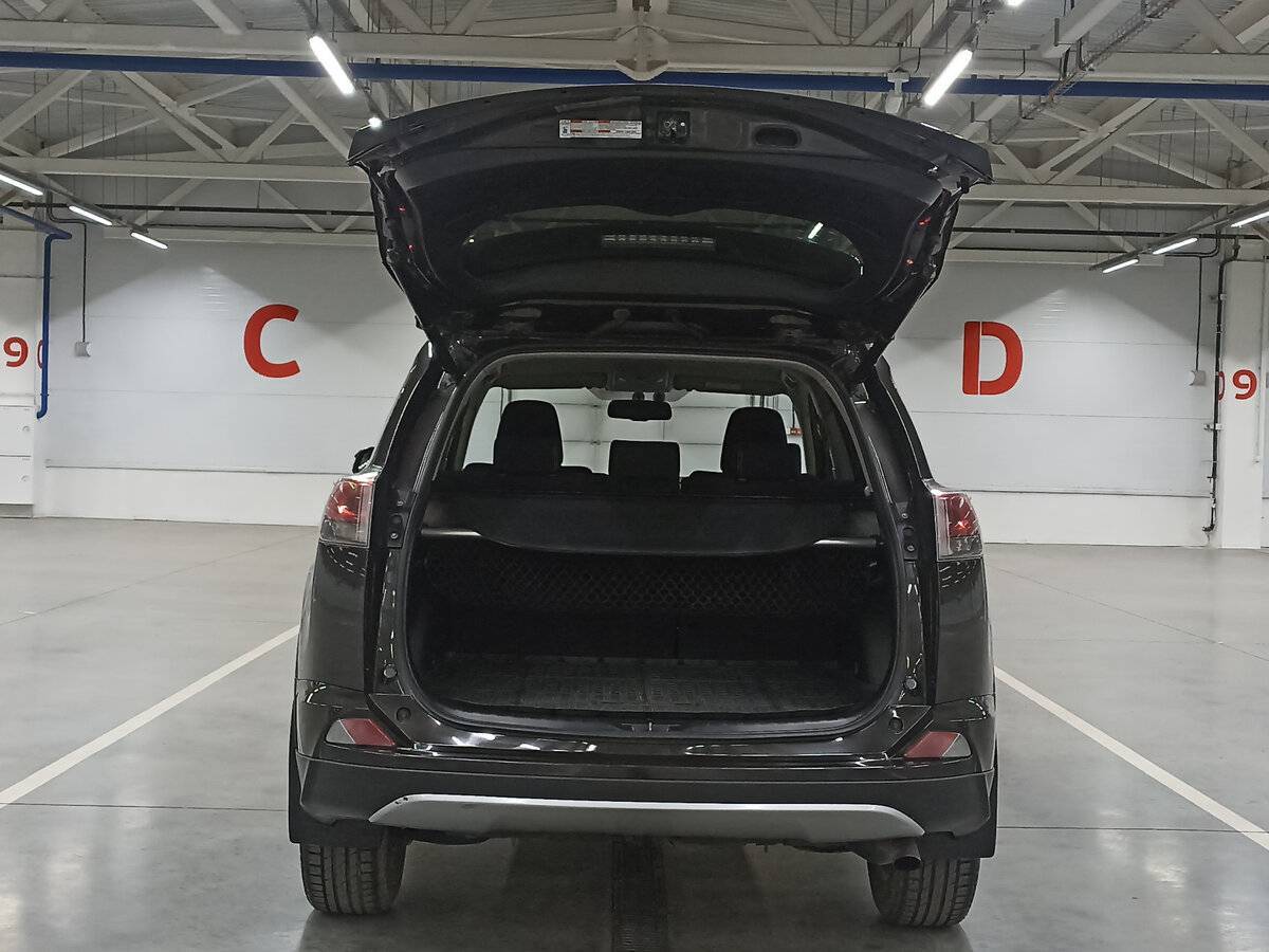 Toyota RAV4 с пробегом — 2016 год. Фото: #9