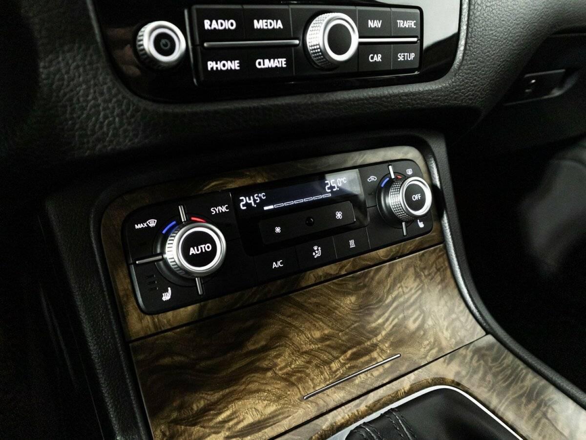 Volkswagen Touareg с пробегом — 2015 год. Фото: #19