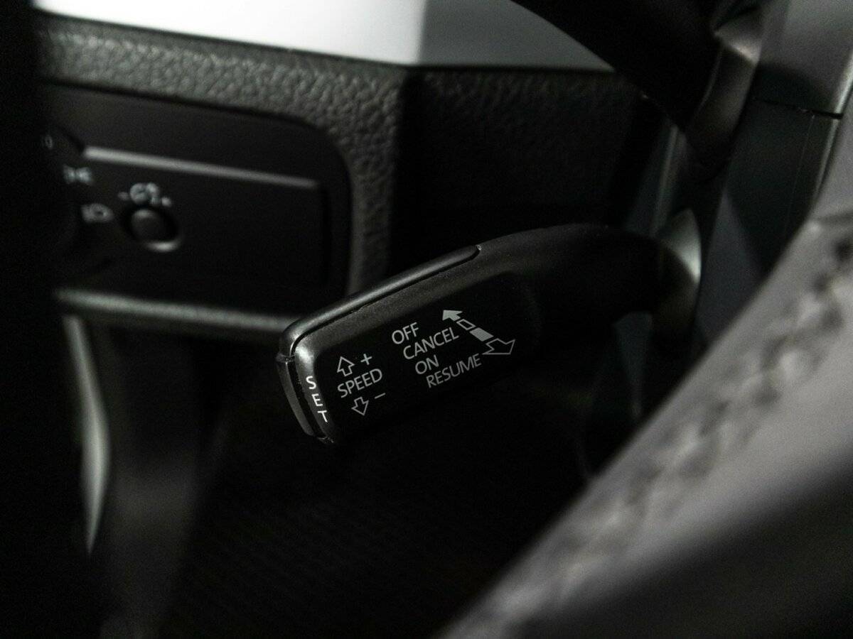 Volkswagen Touareg с пробегом — 2015 год. Фото: #23