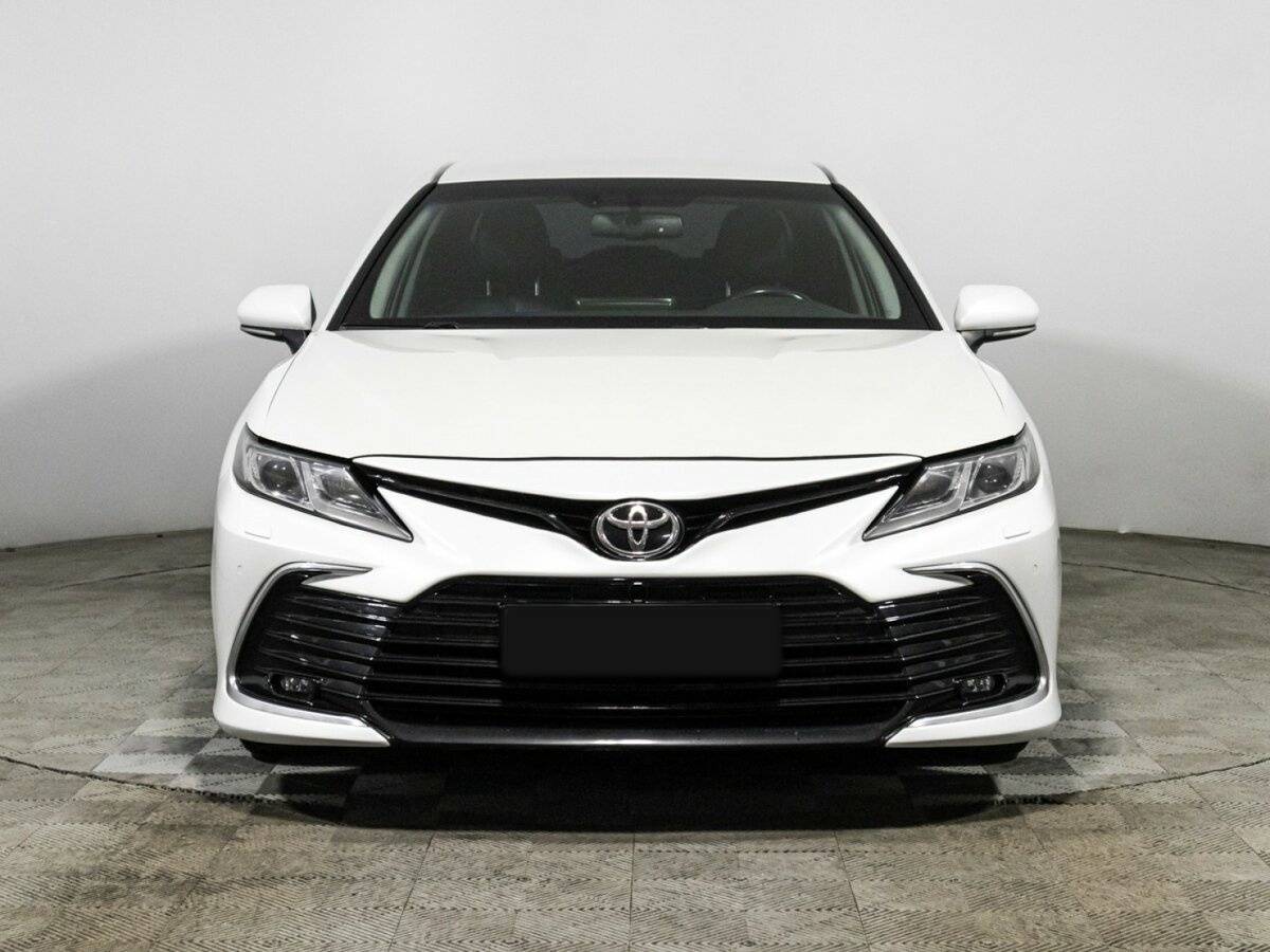 Toyota Camry с пробегом — 2021 год. Фото: #1