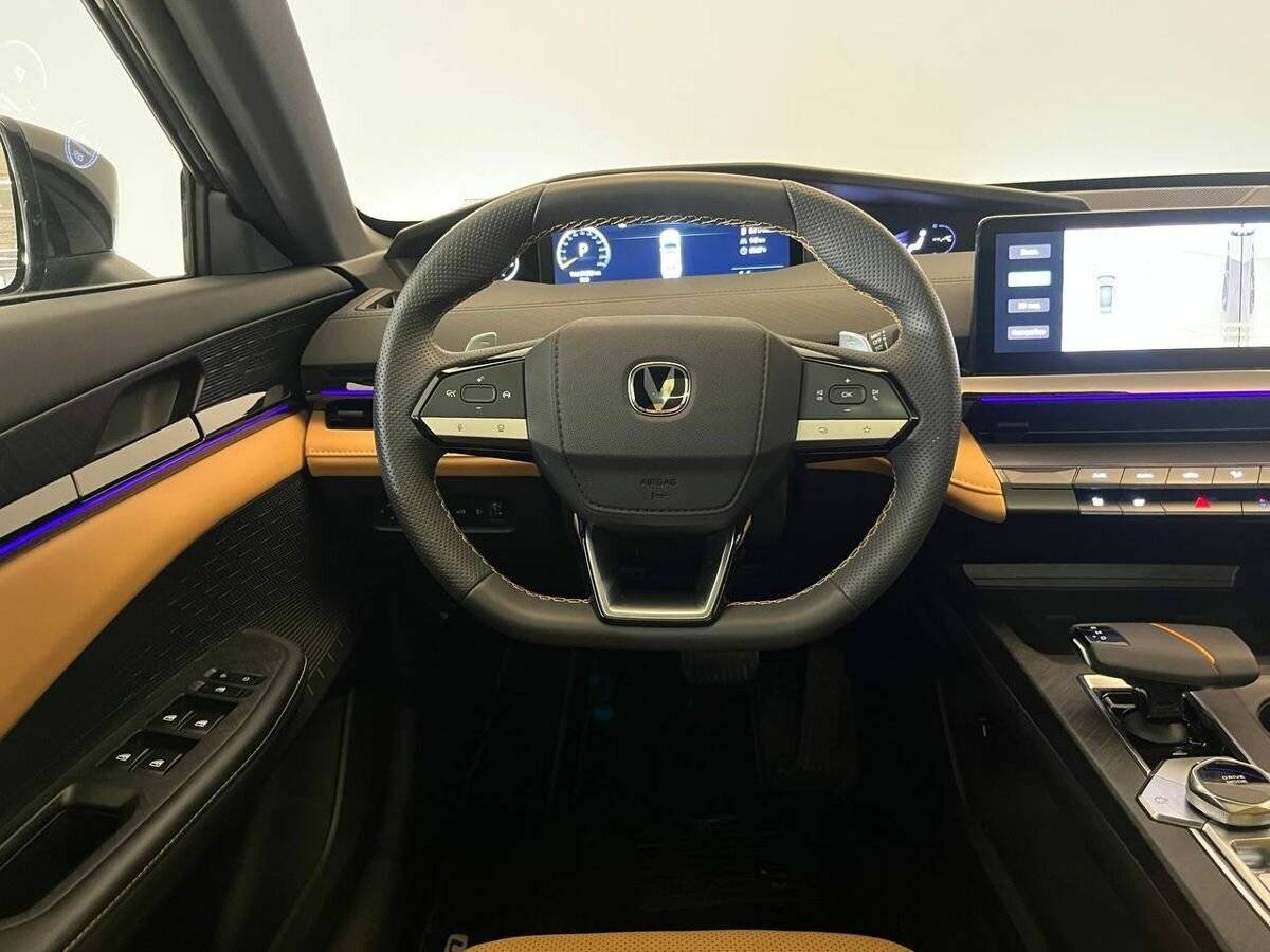 Changan UNI-V с пробегом — 2023 год. Фото: #17