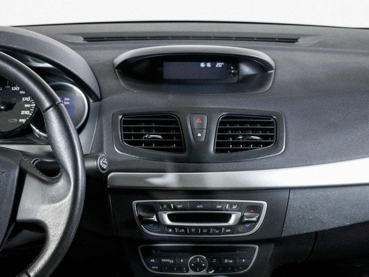 Renault Fluence с пробегом — 2012 год. Фото: #10