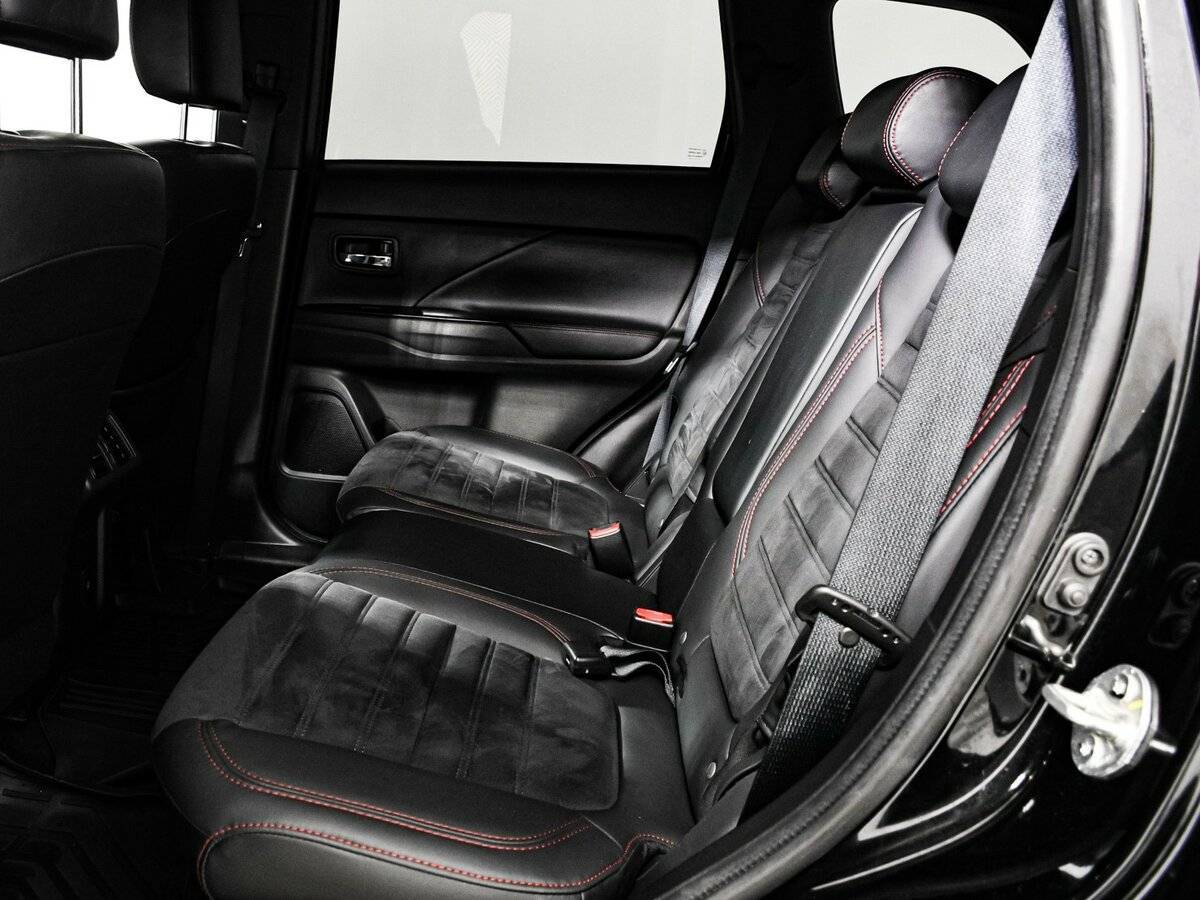 Mitsubishi Outlander с пробегом — 2020 год. Фото: #12