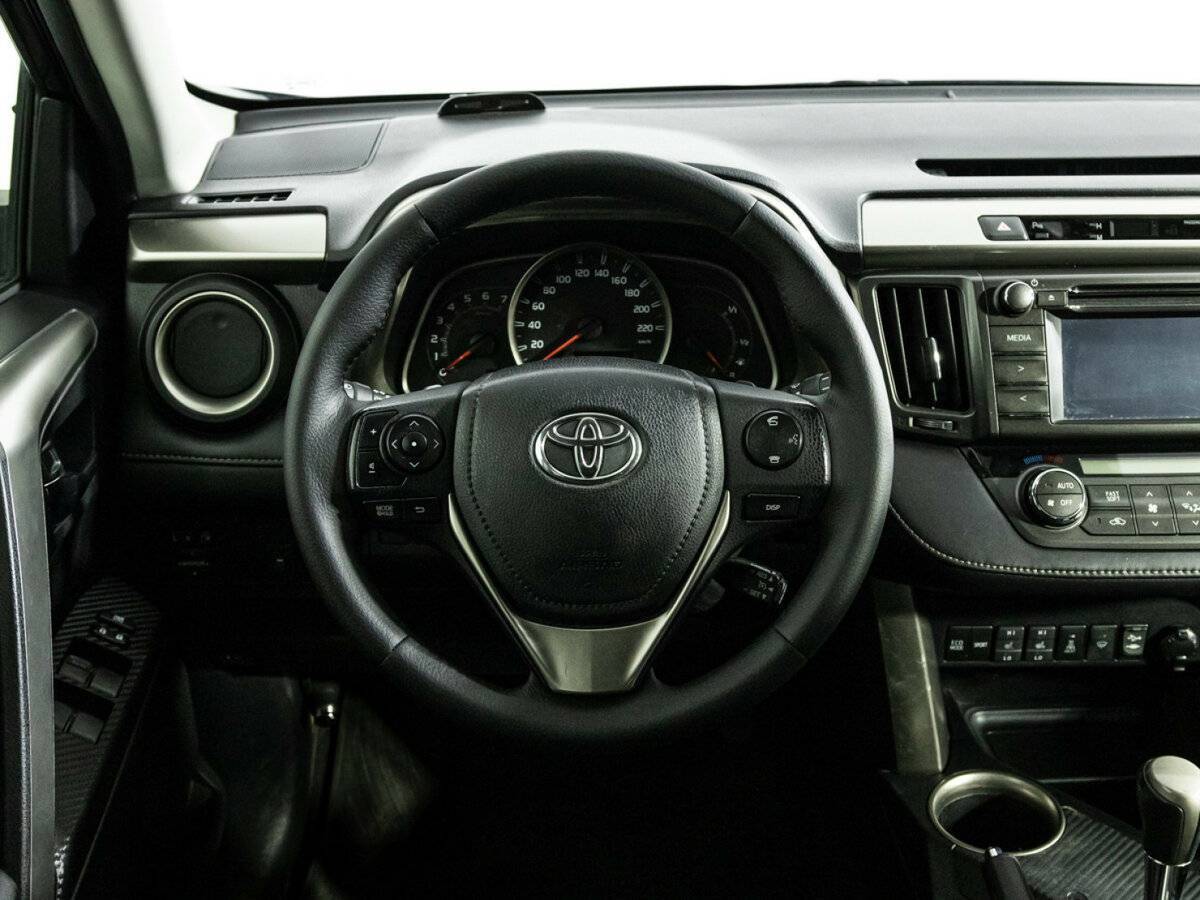 Toyota RAV4 с пробегом — 2015 год. Фото: #17