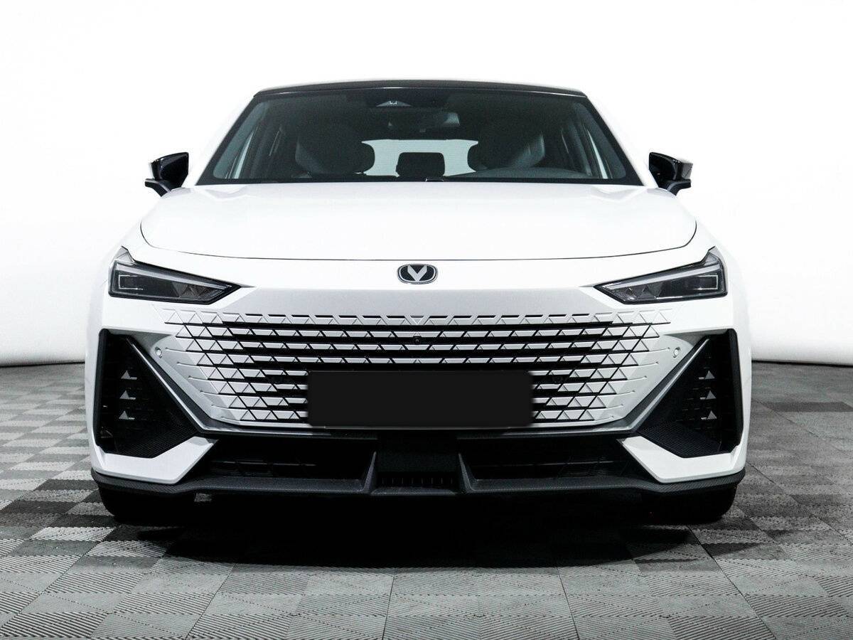 Changan UNI-V с пробегом — 2023 год. Фото: #1