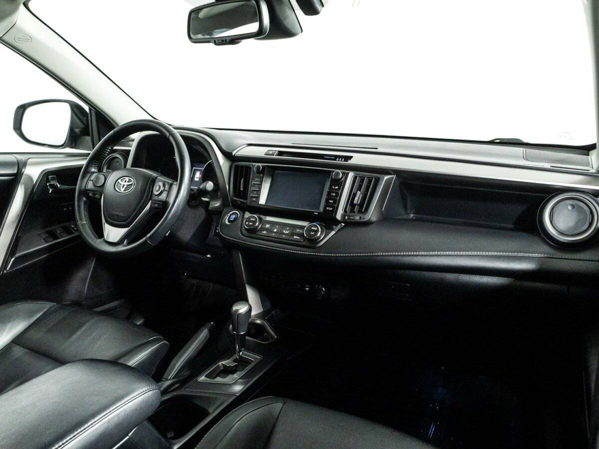 Toyota RAV4 с пробегом — 2018 год. Фото: #8