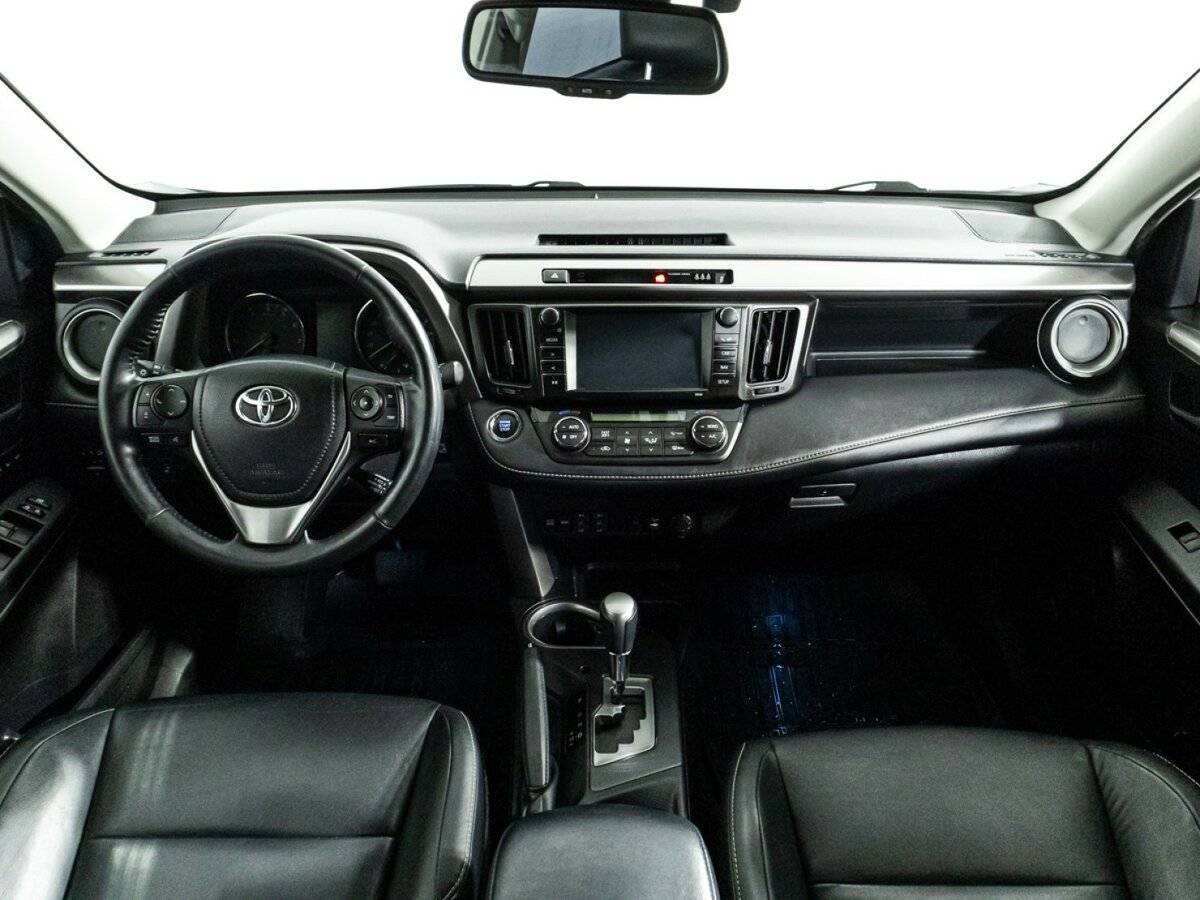 Toyota RAV4 с пробегом — 2018 год. Фото: #12