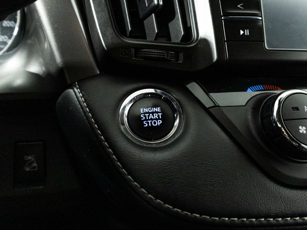 Toyota RAV4 с пробегом — 2018 год. Фото: #21