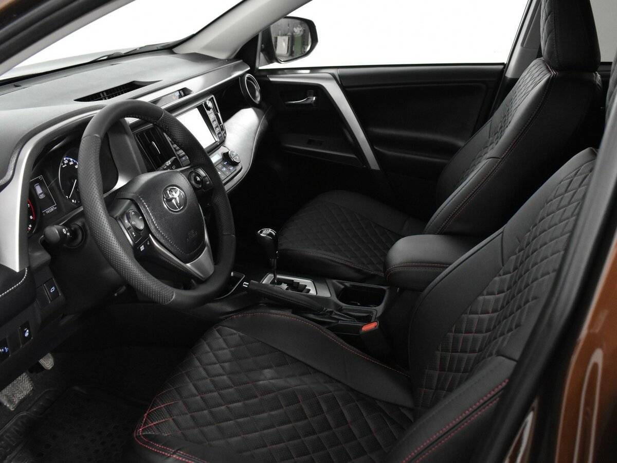 Toyota RAV4 с пробегом — 2017 год. Фото: #11