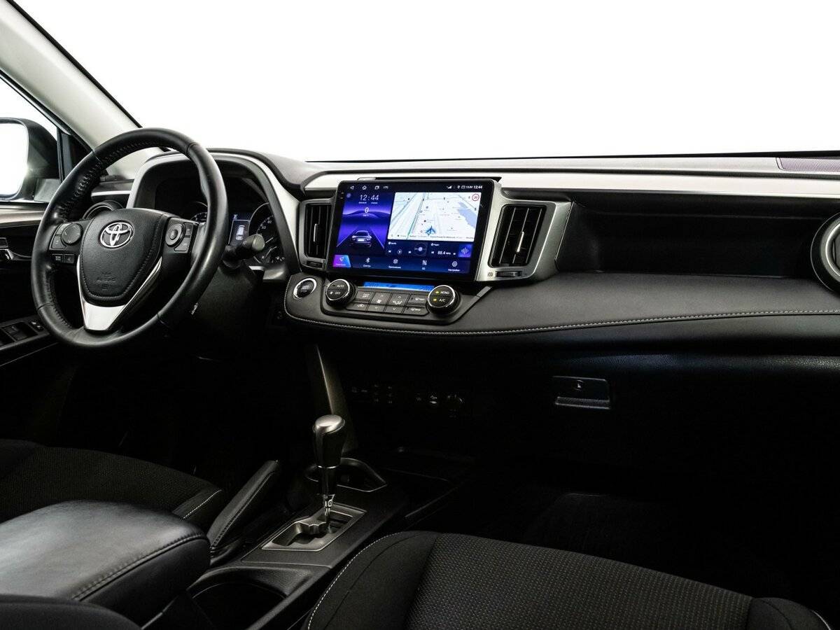 Toyota RAV4 с пробегом — 2018 год. Фото: #6