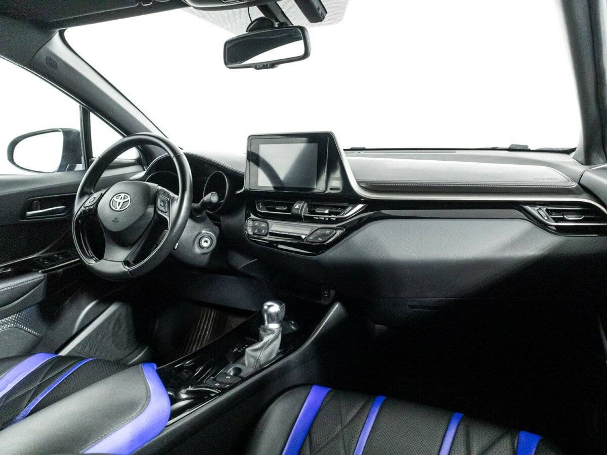 Toyota C-HR с пробегом — 2019 год. Фото: #8