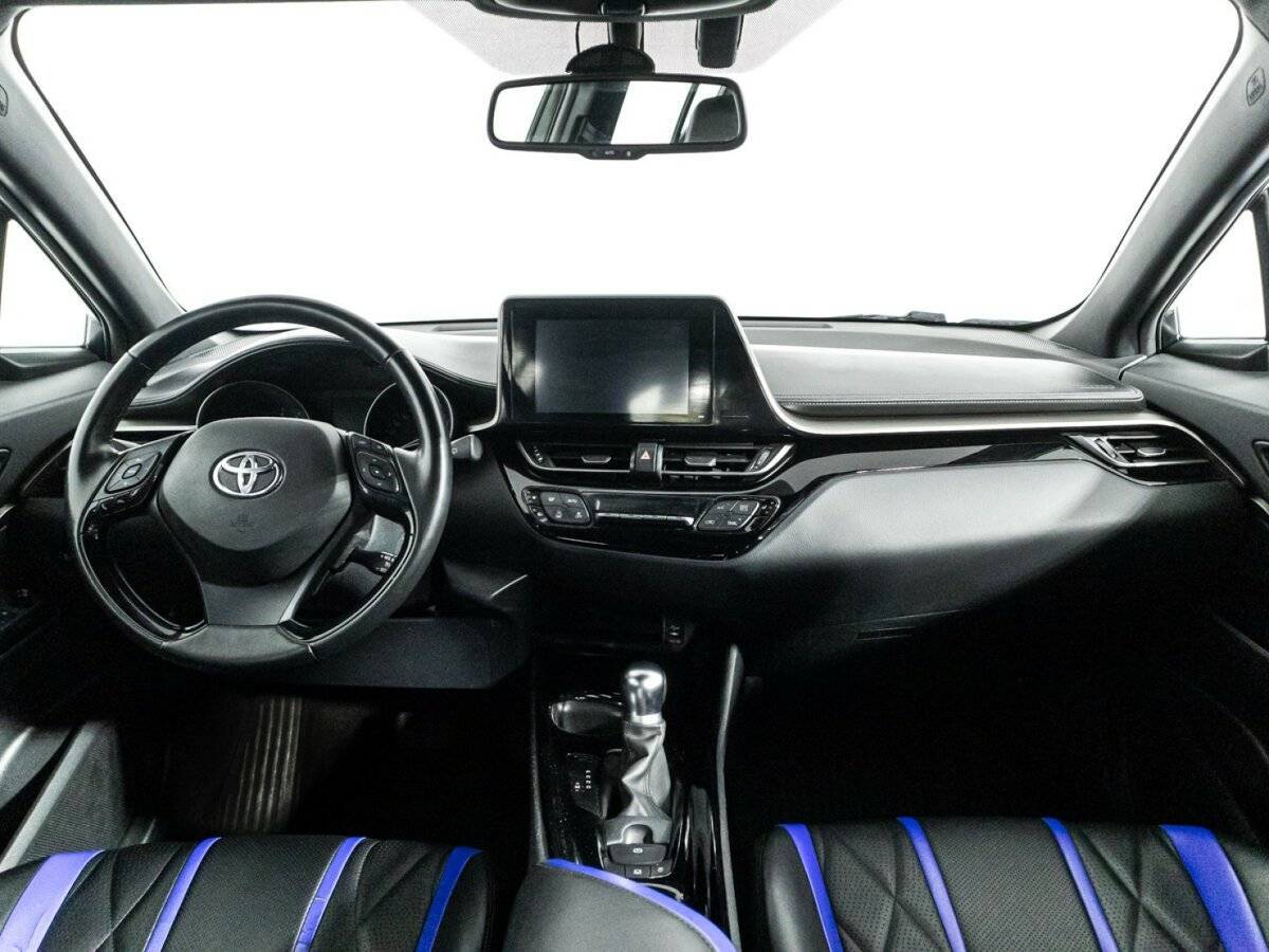 Toyota C-HR с пробегом — 2019 год. Фото: #12