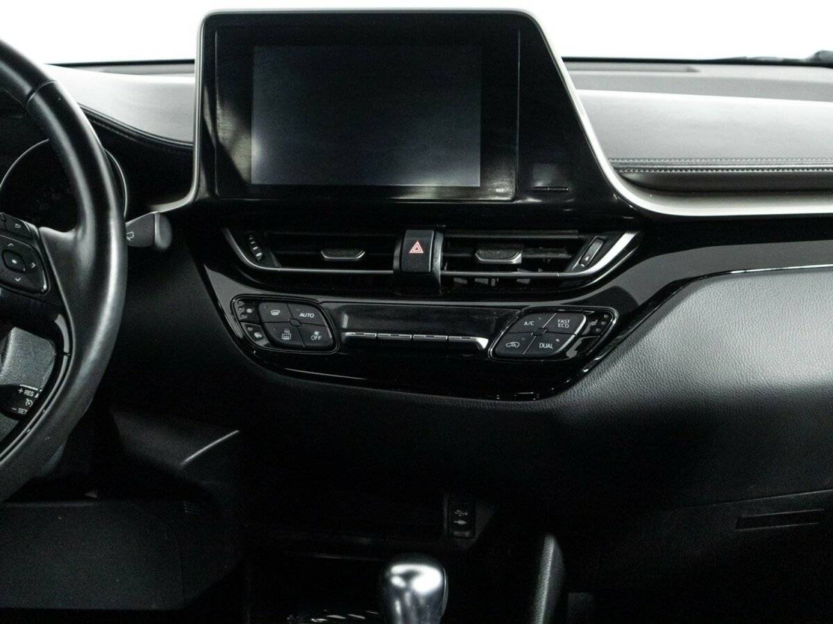 Toyota C-HR с пробегом — 2019 год. Фото: #13