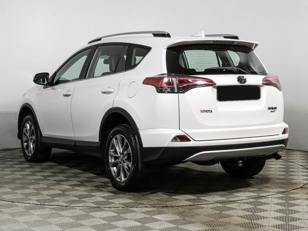 Toyota RAV4 с пробегом — 2018 год. Фото: #6