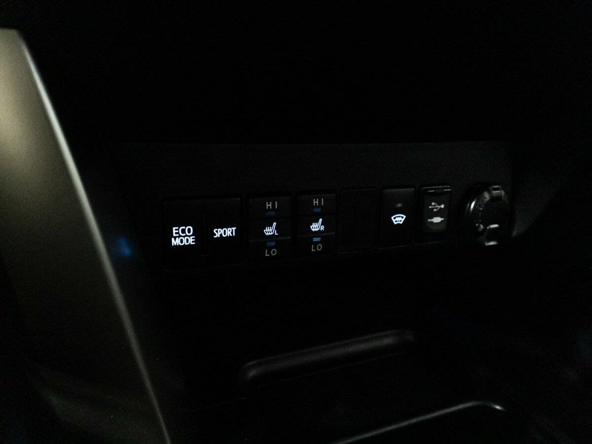 Toyota RAV4 с пробегом — 2018 год. Фото: #22