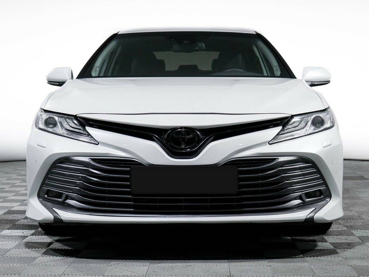 Toyota Camry с пробегом — 2019 год. Фото: #1
