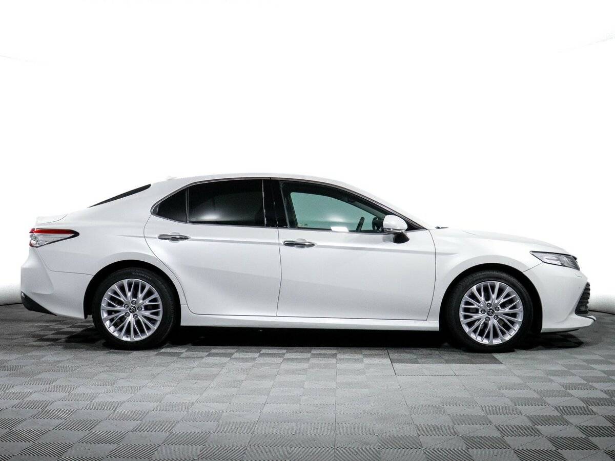 Toyota Camry с пробегом — 2019 год. Фото: #3