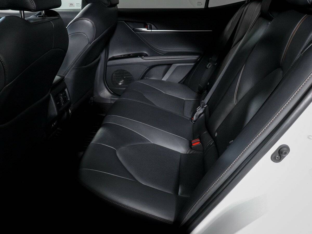 Toyota Camry с пробегом — 2019 год. Фото: #9