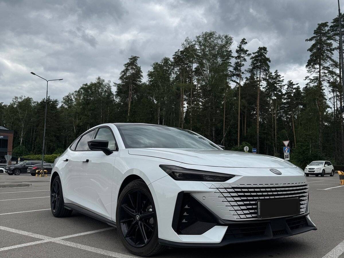 Changan UNI-V с пробегом — 2023 год. Фото: #1